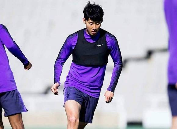 - 과거 EPTS 장비를 입은 축구선수 손흥민. 토트넘 홋스퍼 홈페이지 캡처