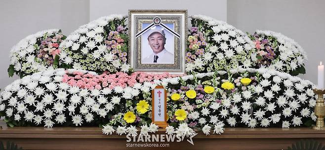 故염동헌 '미소만 남기고'[★포토]