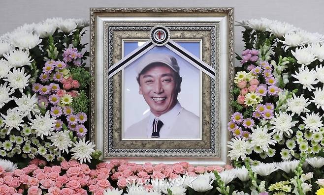 간경화 합병증으로 투병 중이던 배우 염동헌이 2일 오후 별세했다. 고인의 빈소는 서울 노원구 원자력병원장례식장 2호실에 차려졌으며 발인은 4일 정오, 장지는 인천가족공원이다. 2022.12.03 사진공동취재단 /사진=김창현 기자 chmt@