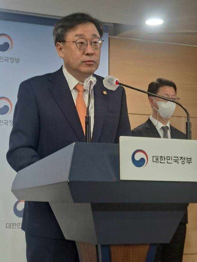 지난 11월 18일 5G 28㎓ 주파수에 대한 할당조건 이행점검 결과를 발표하는 박윤규 과학기술정보통신부 제2차관.  사진=이데일리 김현아 기자