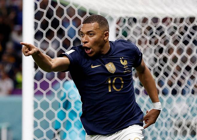 FILE PHOTO: Soccer Football - FIFA World Cup Qatar 2022 - Group D - France v Australia - Al Janoub Stadium, Al Wakrah, Qatar - November 22, 2022   France's Kylian Mbappe celebrates scoring their third goal REUTERS/Issei Kato     TPX IMAGES OF THE DAY/File Photo