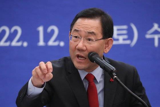 주호영 국민의힘 원내대표가 3일 오후 대구 수성대학교 강산관에서 열린 대구·경북 중견언론인모임 '아시아포럼21 제104회 릴레이 정책토론회'에 참석해 현안 질의에 답하고 있다.뉴스1