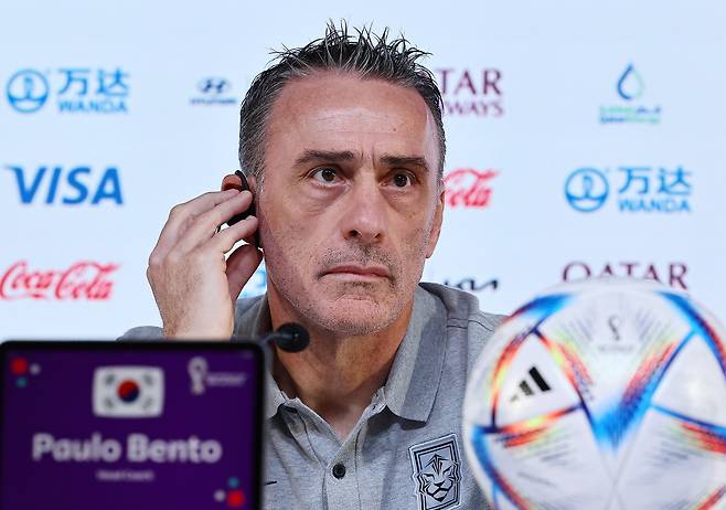 파울루 벤투 축구대표팀 감독이 4일(현지시간)카타르 MMC에서 기자회견하고 있다. 김현동 기자