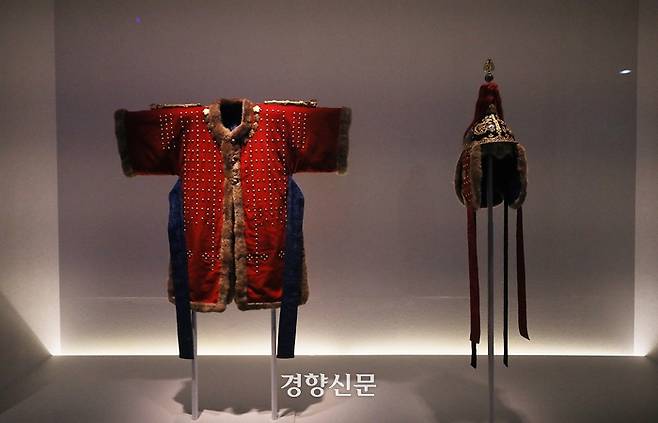 고종이 프란츠 요제프 1세에게 선물로 보낸 조선의 투구와 갑옷/ 김창길 기자
