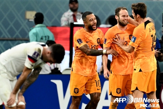네덜란드는 4일 미국과의 월드컵 16강전에서 ‘맨유산’ 데파이와 블린트의 연속 득점으로 2-0 리드 중이다. 사진=ⓒAFPBBNews = News1
