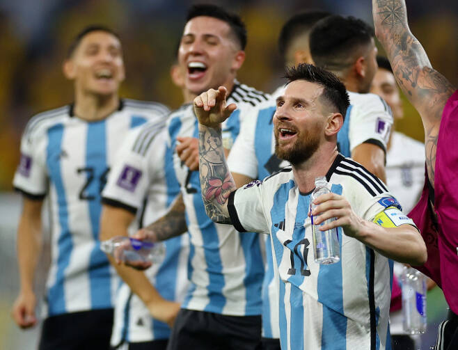 아르헨티나가 호주를 물리치고 카타르월드컵 8강 진출에 성공했다. 사진은 8강 진출을 확정 지은 후 리오넬 메시가 기뻐하는 모습. /사진= 로이터