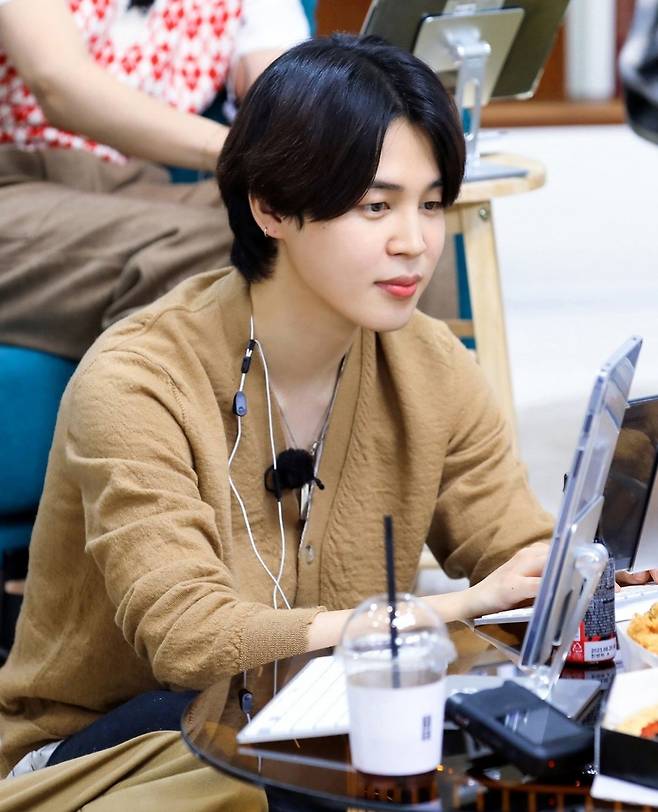 '짐니가 왕' 방탄소년단 지민, 유튜브도 인정한 유쾌한 먹방..'Youtuber JIMIN'