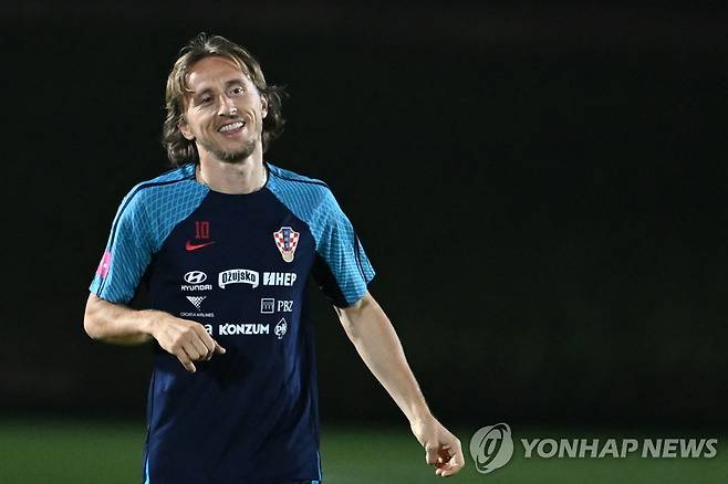 일본과 16강전 대비하는 크로아티아 신구 조화의 구심점 모드리치  [AFP=연합뉴스]