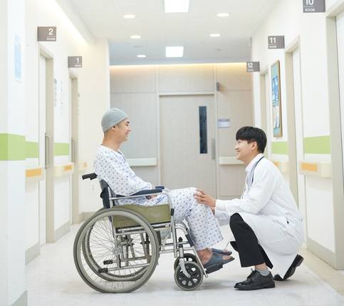 의사들이 쓰는 전문용어도 환자들의 눈높이에 최대한 맞출 때도 되지 않았을까?[사진=게티이미지뱅크]