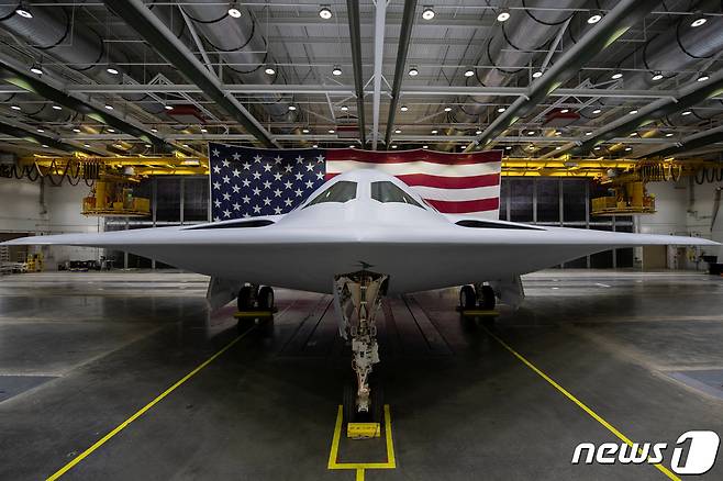미 공군이 2일(현지시간) 공개한 최첨단 신형 스텔스 폭격기 B-21 레이더의 모습. 2022.12.02/뉴스1 ⓒ 로이터=뉴스1 ⓒ News1 김민수 기자