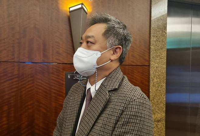 5일 과학기술정보통신부는 서울 강남구에 위치한 오크우드 프리미어 코엑스 센터에서 28㎓ 주파수 청문 절차를 진행했다. 사진은 청문회를 마치고 기자들과 만난 박경중 LG유플러스 상무 ⓒ News1 윤지원 기자