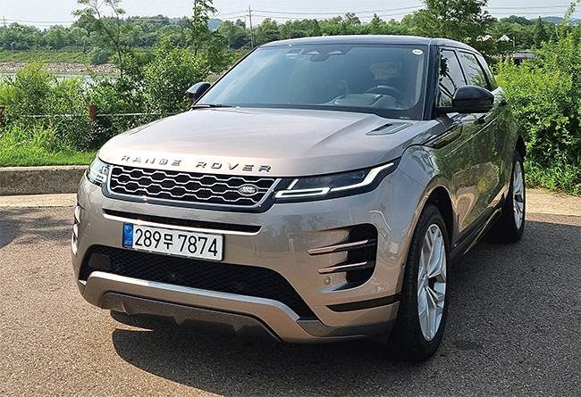 레인지로버 이보크. 사진 고성민 기자