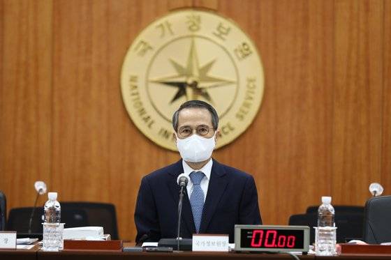 김규현 국가정보원장이 올해 10월26일 서울 서초구 내곡동 국가정보원 청사에서 열린 국회 정보위원회의 국가정보원에 대한 국정감사에 출석해 시작을 기다리고 있다. 국회사진기자단