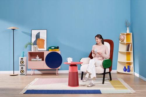 LG전자가 오는 14일부터 테이블형 공기청정기 'LG 퓨리케어 오브제컬렉션 에어로퍼니처'를 판매한다. 고객이 인테리어와 어울리는 원하는 색상을 고를 수 있는 게 특징이다. 가격은 59만9000원. 【사진 제공=LG전자】