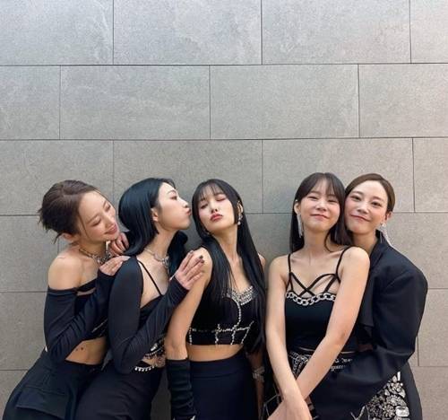 그룹 카라가 화려하게 귀환했다. 사진=허영지 SNS