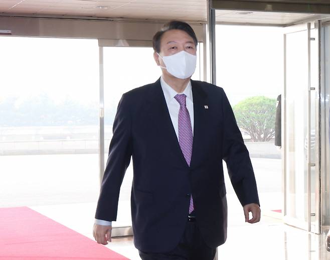 윤석열 대통령이 지난 10일 오전 서울 용산 대통령실 청사로 출근하고 있다.ⓒ연합뉴스