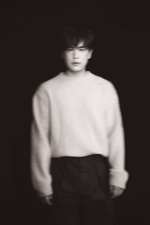 ▲ 5일 새&nbsp;싱글&nbsp;'흩어지지&nbsp;않게'를&nbsp;발표하는 이수. 제공|325E&C