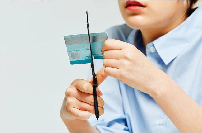 미혼이라면 생활비는 소득 대비 40% 이내로 쓰는 게 좋다. [GETTYIMAGES]