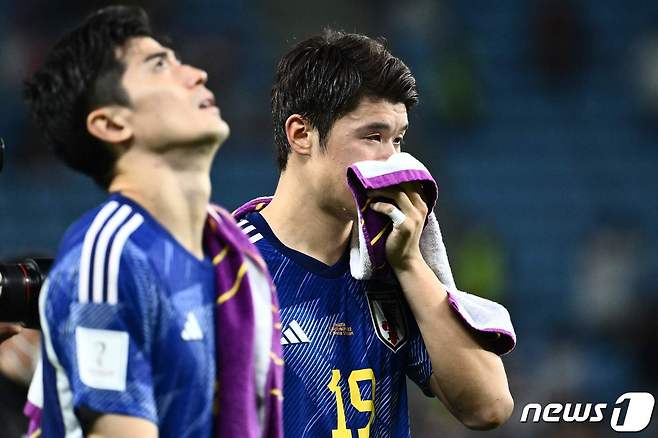 일본 축구대표팀이 6일(현지시간) 카타르 알와크라 소재 알자누브 스타디움에서 열린 월드컵 16강전 크로아티아와 경기에서 승부차기까지 가는 접전 끝에 석패하면서 눈물을 흘리고 있다. 2022.12.06 ⓒ AFP=뉴스1 ⓒ News1 정윤미 기자