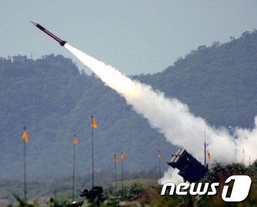 대만군이 지난 2006년 7월 '한쾅 22 군사훈련' 당시 패트리엇 2를 발사하고 있다. ⓒ News1