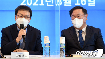 강삼권 벤처기업협회장(왼쪽) ⓒ News1 국회사진취재단