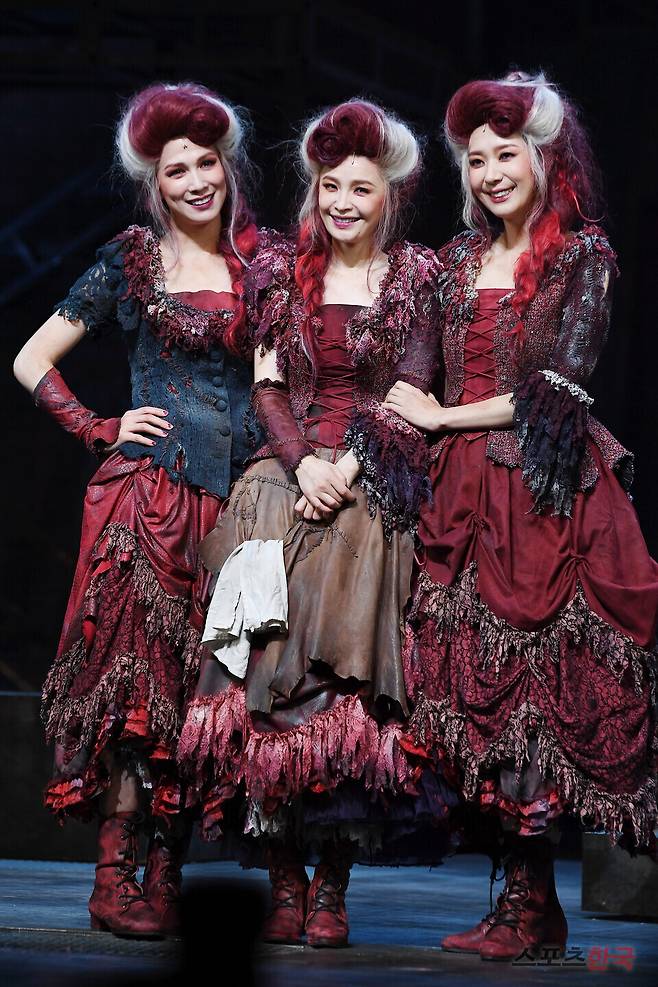 뮤지컬 '스위니토드'&nbsp; 러빗부인 역의 린아, 전미도, 김지현. ⓒ이혜영 기자 lhy@hankooki.com