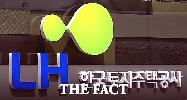 LH가 전국에 건설 중인 주택은 14.5만호로 건설공사 중단으로 인한 공기연장 간접비용과 입주지연 보상금을 산정하면 하루 최대 약 46억 원으로 추정된다. /더팩트 DB