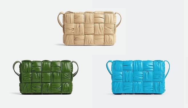 사진 :&nbsp;BOTTEGA VENETA PRE SPRING 2023 FOULARD CASSETTE