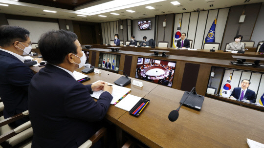 한덕수 국무총리(오른쪽 두번째)가 6일 오후 세종시 정부세종청사에서 열린 세종특별자치시지원위원회에 참석해 발언하고 있다. 사진=연합뉴스