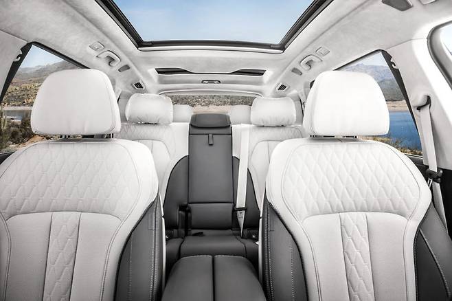 BMW 뉴 X7 실내.