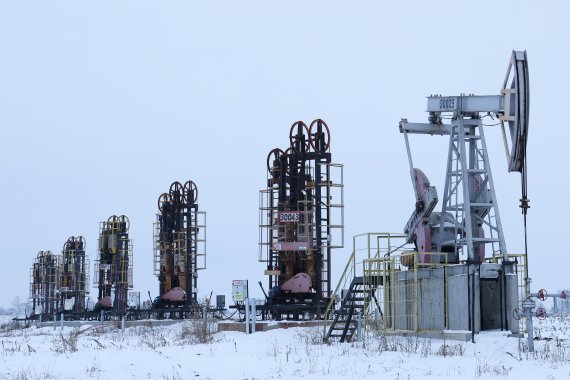 지난달 23일(현지시간) 러시아 석유개발 야마슈네프트가 알메트예프스키 보리스키노 마을의 야마신스코베 유전에서 원유를 생산하고 있는 모습.타스연합뉴스