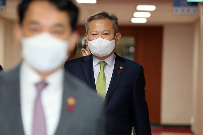 이상민 행정안전부 장관이 6일 정부서울청사에서 열린 제53회 국무회의에 참석하고 있다. 연합뉴스