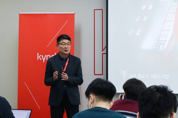 류주복 킨드릴코리아 대표가 6일 서울 영등포구 IFC서울 킨드릴코리아 본사에서 분사 독립 후 지난 1년여간의 성과와 향후 계획을 발표하고 있다. [사진=킨드릴 코리아]