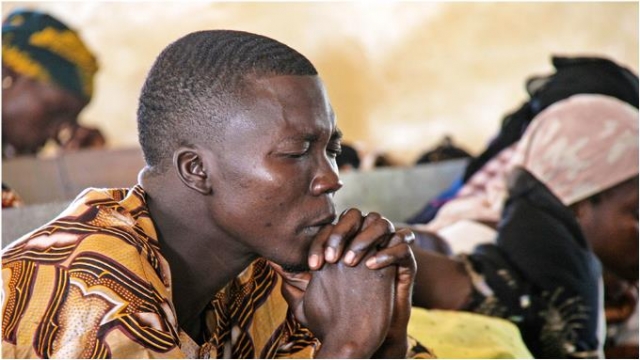 기도하고 있는 나이지리아 성도. 오픈도어 제공