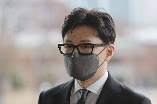 한동훈 법무부 장관이 지난달 28일 오전 정부과천청사 법무부로 출근하며 취재진 질문에 답하고 있다. 연합뉴스