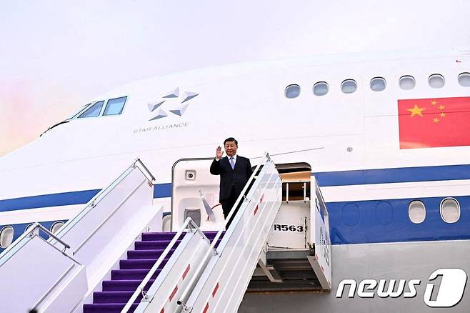 7일(현지시간) 시진핑 중국 국가주석이 사우디아라비아 수도인 리야드에 도착해 사흘간의 국빈 방문 일정을 시작했다. ⓒ 로이터=뉴스1 ⓒ News1 정윤영 기자