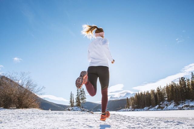 겨울에 달리기를 할 때는 저체온증과 부상의 위험이 크기 때문에 더욱 조심해야 한다./사진=게티이미지뱅크