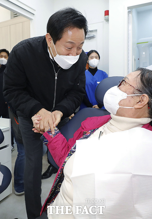 '우리동네 구강관리센터' 찾은 오세훈 시장.