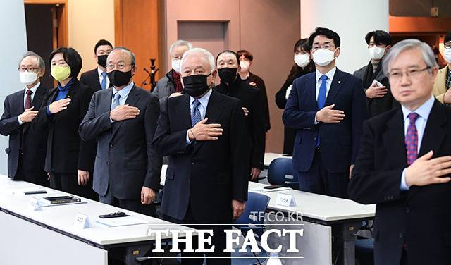 이번 행사에는 권노갑 김대중기념사업회 이사장과 김홍업 김대중평화센터 이사장, 김한길 국민통합위원장, 송민순 전 외교통상부 장관, 이정미 정의당 대표, 양재진 연세대학교 김대중도서관장 등이 참석했다. /이선화 기자