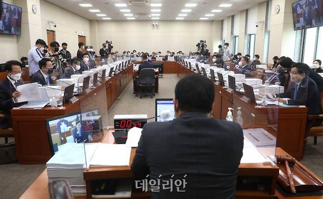 9일 국회에서 국회 기획재정위원회 전체회의가 진행되고 있다. ⓒ데일리안 박항구 기자
