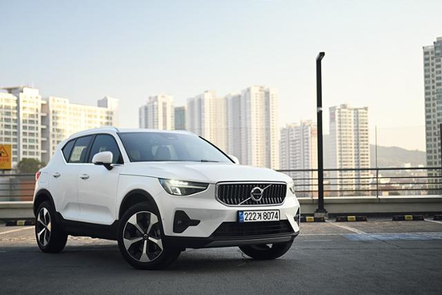 볼보 XC40 B4 AWD 울티메이트 브라이트