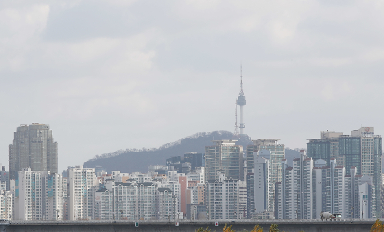 이번주 서울 아파트값은 0.59% 하락해 2012년 5월 한국부동산원 시세 조사 이래 가장 큰 폭으로 하락했다. /사진=뉴스1