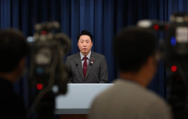 ▲이재명 대통령실 부대변인이 8일 오후 서울 용산 대통령실 청사에서 브리핑을 하고 있다. ⓒ연합뉴스