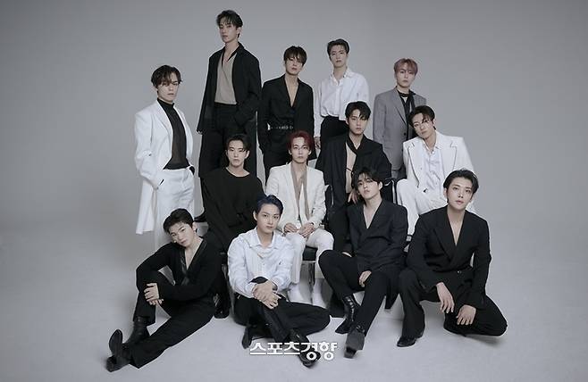 그룹 세븐틴 소속사가 사생팬들의 도 넘은 사생활 침해에 대해 강력 조치 및 법적대응을 예고했다. 경향신문 자료사진