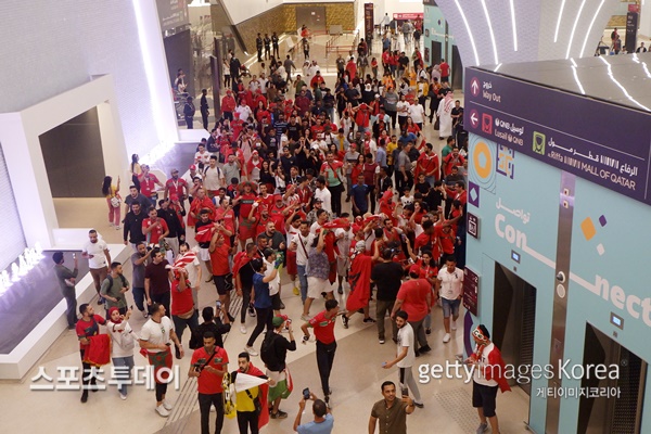 스페인전 승리 후 카타르에서 자축하는 모로코 팬들 / 사진=Gettyimages 제공