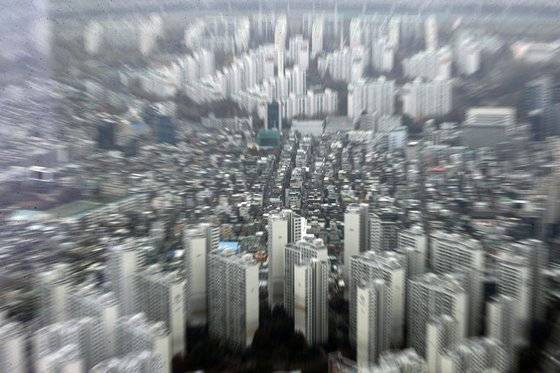 부모 집에 공짜나 시세보다 훨씬 싼 임대료에 살면 증여세를 낼 수 있다. 사진은 서울 시내 주택. 뉴시스