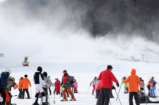 스키장에 많은 인파가 몰리고 있다. / 사진=연합뉴스