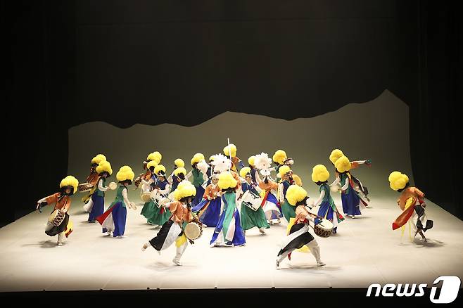 전북도립국악원은 15일 한국소리문화의전당 모악당에서 '2022 송년국악큰잔치'를 무대에 올린다고 11일 밝혔다.(전북도립국악원 제공)2022.12.11/뉴스1