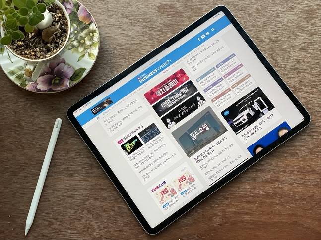 애플 아이패드 프로 6세대./사진=백유진 기자 byj@