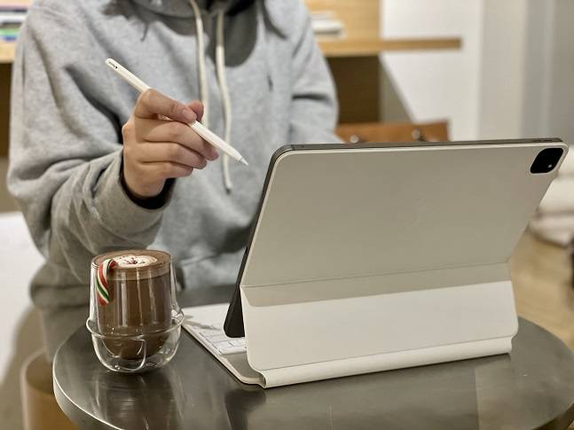 애플 아이패드 프로 6세대./사진=백유진 기자 byj@